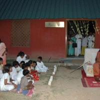 20061021_Photo_1021_swami with gurukul kids 1_CMP_WM